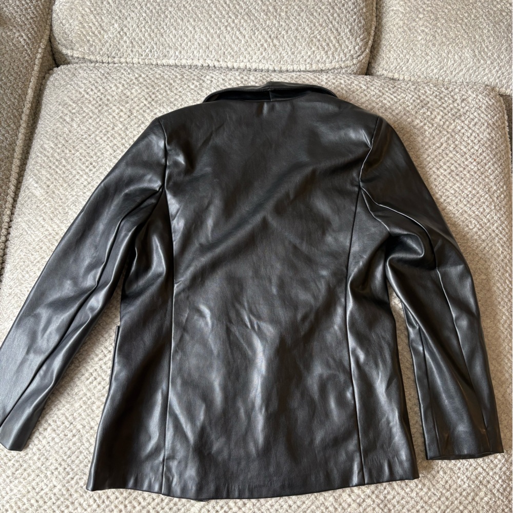 Elan Women's Sleek Black Leather Jacket